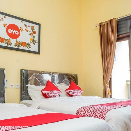 Hotel Oyo 643 Al Thalib 8 Syariah Malang Zewnętrze zdjęcie