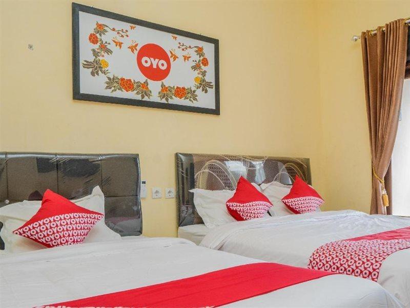 Hotel Oyo 643 Al Thalib 8 Syariah Malang Zewnętrze zdjęcie