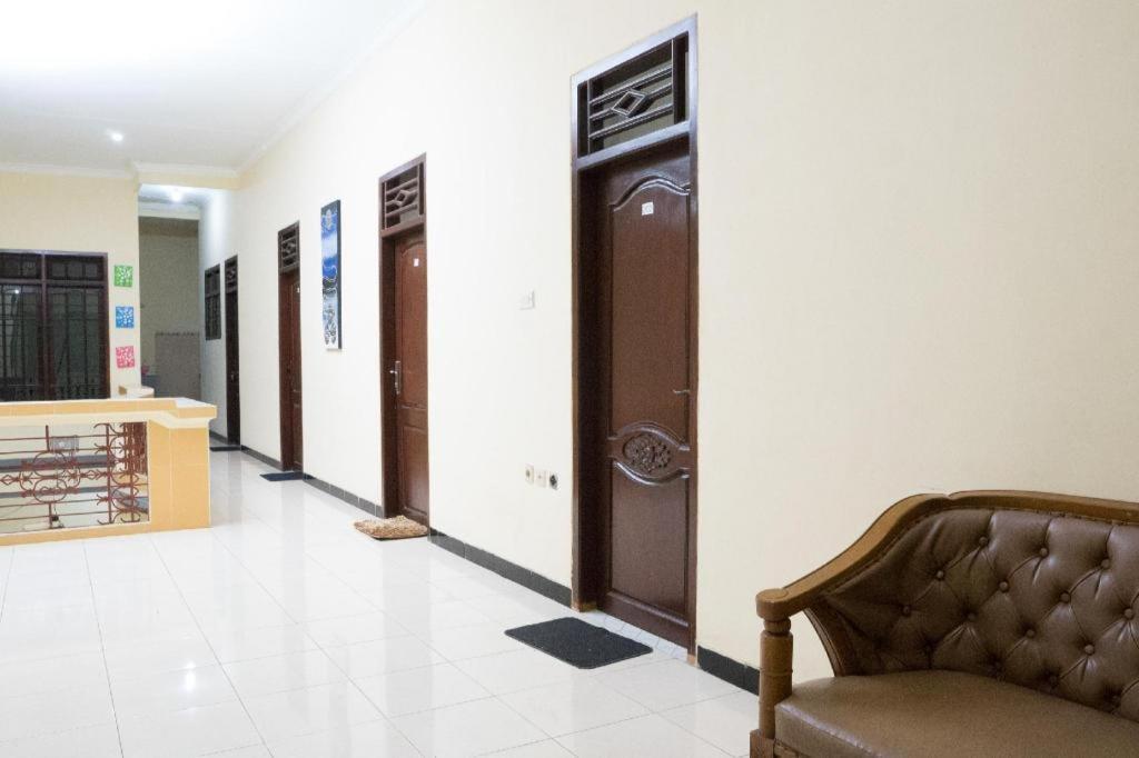 Hotel Oyo 643 Al Thalib 8 Syariah Malang Zewnętrze zdjęcie