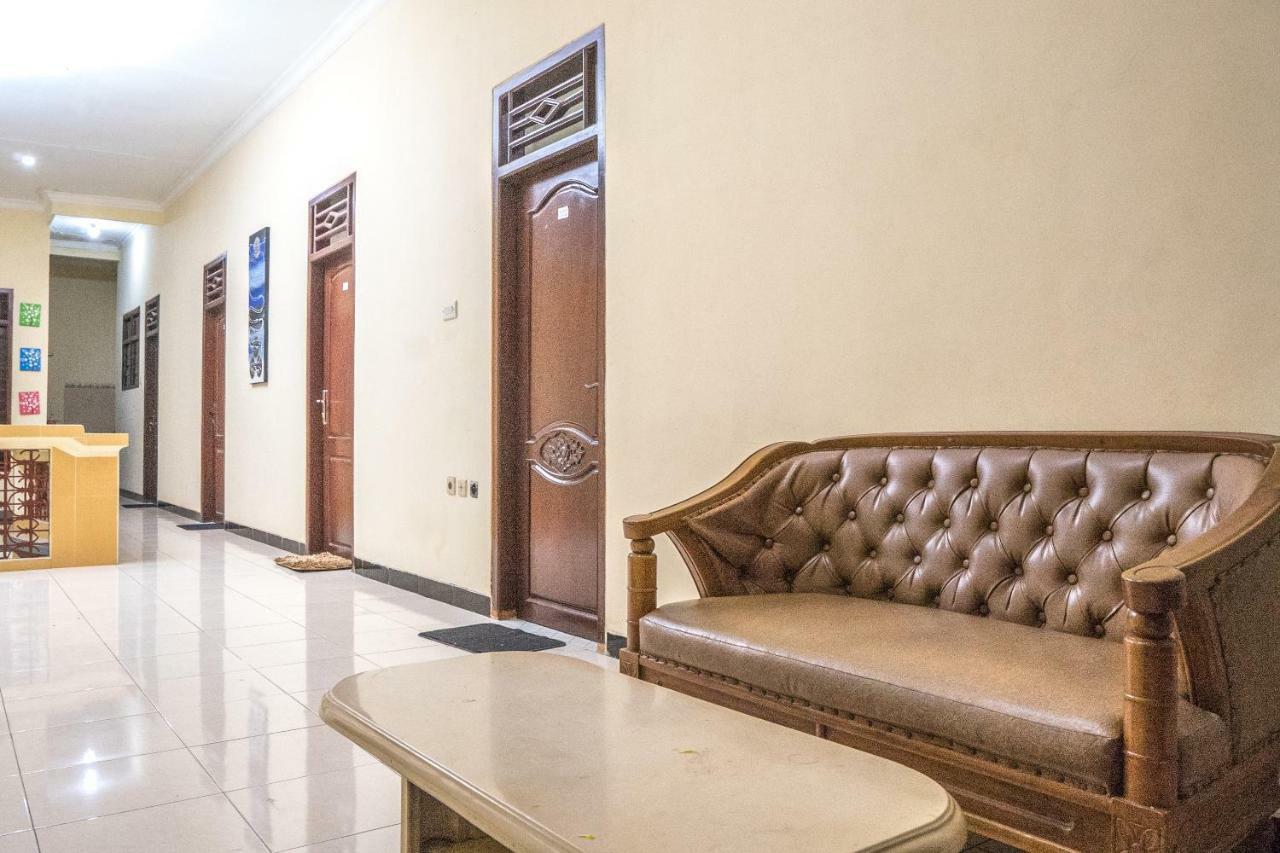 Hotel Oyo 643 Al Thalib 8 Syariah Malang Zewnętrze zdjęcie