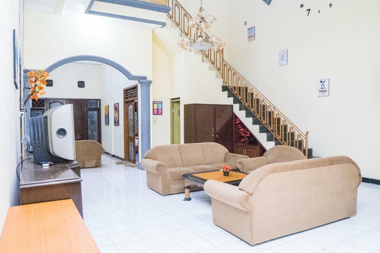 Hotel Oyo 643 Al Thalib 8 Syariah Malang Zewnętrze zdjęcie