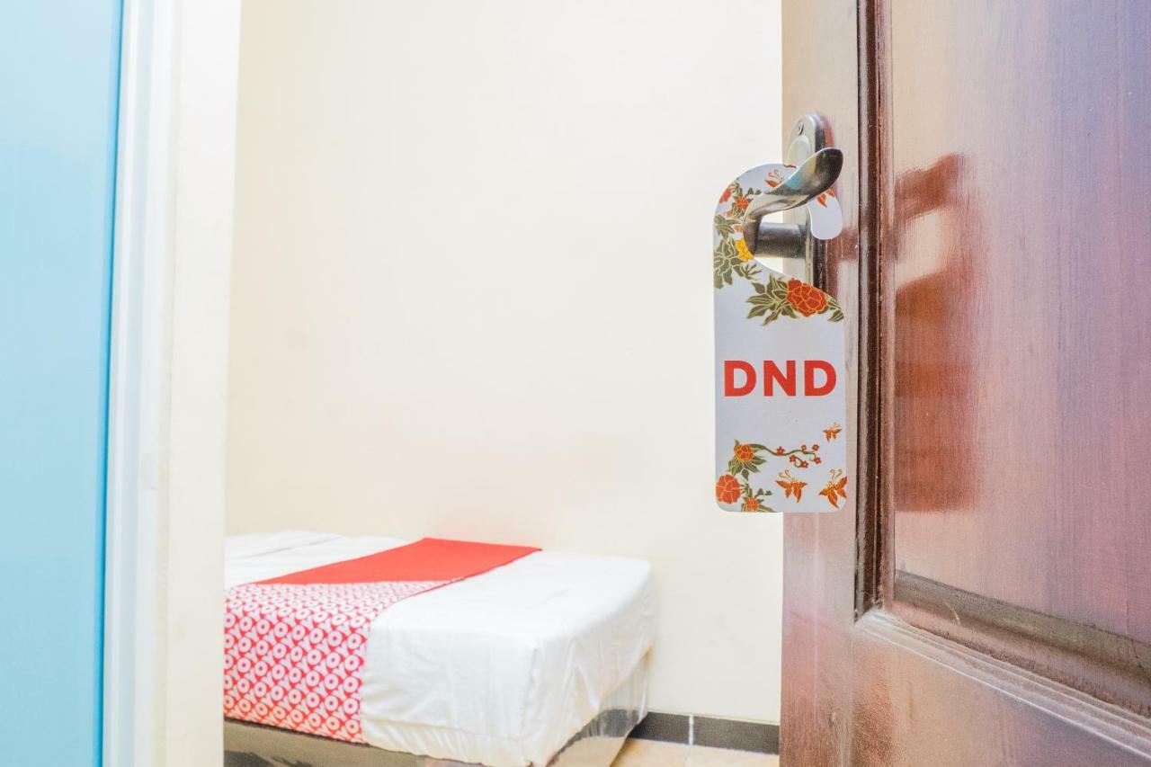 Hotel Oyo 643 Al Thalib 8 Syariah Malang Zewnętrze zdjęcie